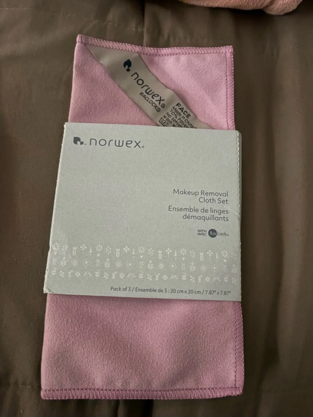 Norwex Face makeup remover cloths, pack of 2, never used but for one which I hav - Picture 1 of 6